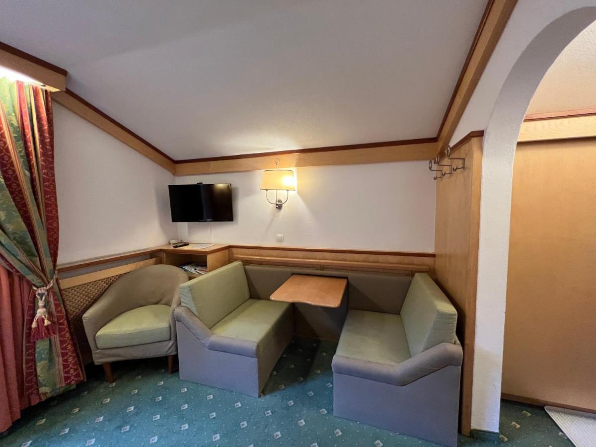 Ladestatthof Hotel Нойщифт им Щубайтал Екстериор снимка