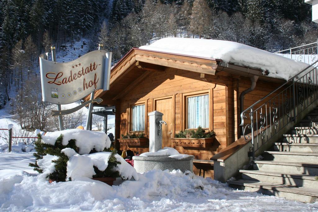 Ladestatthof Hotel Нойщифт им Щубайтал Екстериор снимка