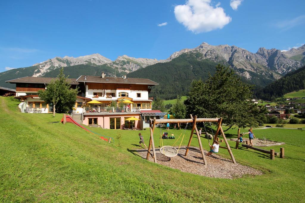 Ladestatthof Hotel Нойщифт им Щубайтал Екстериор снимка